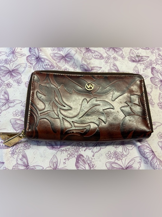 Valentina Handbags - 🌀Valentina Brown Embossed Leather Zip Wallet